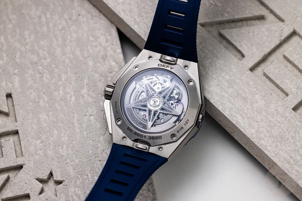 Luminous hands and indices of Zenith Diver