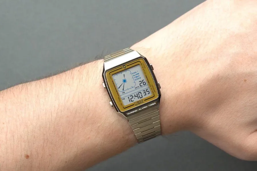 Q Timex Reissue LCA watch features