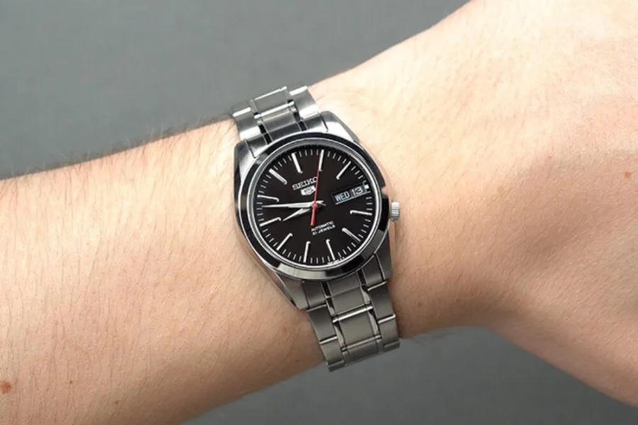 Seiko SNKL45 design details