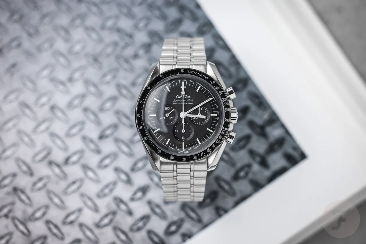 Omega Speedmaster Moonwatch ref. 310.30.42.50.01.001 on a bracelet