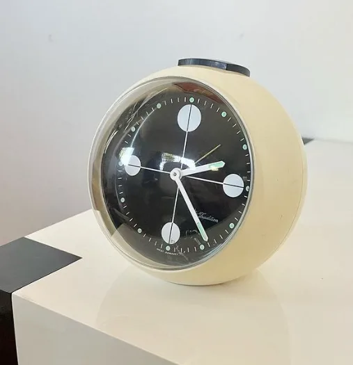 Historical atomic clock model