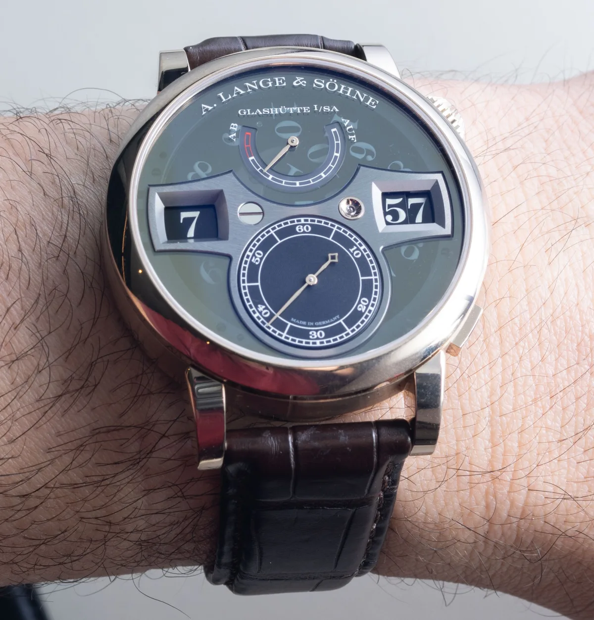 Zeitwerk Honeygold Lumen watch on wrist