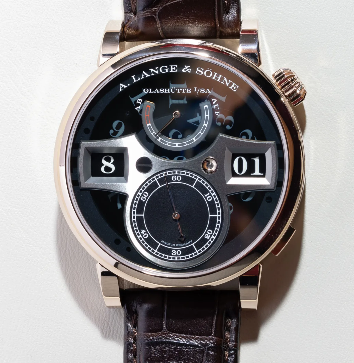 Side view of Zeitwerk Honeygold Lumen case