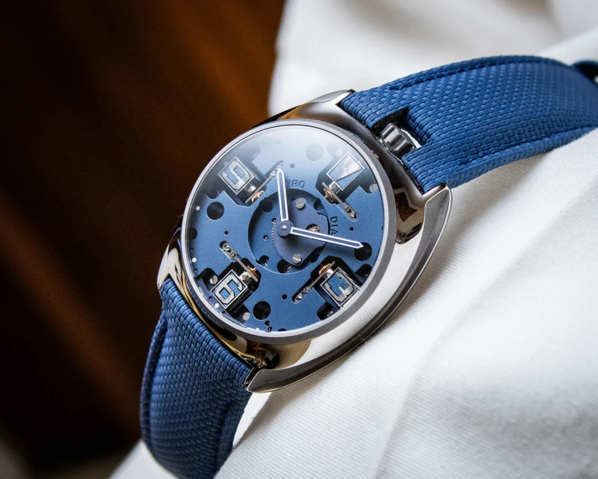 Byrne Gyro Dial MECA's textured rubber strap