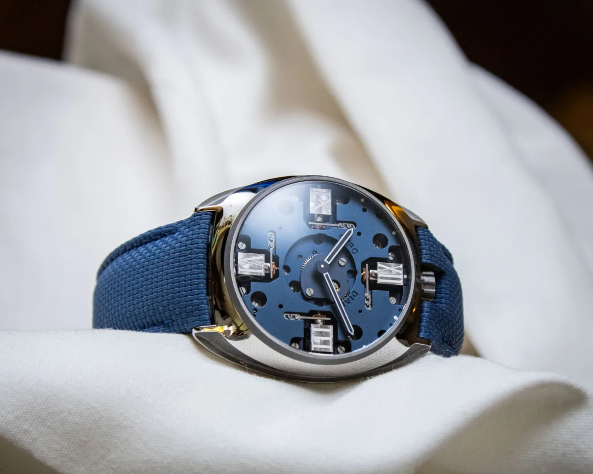 Byrne Gyro Dial MECA's mechanism plate in blue