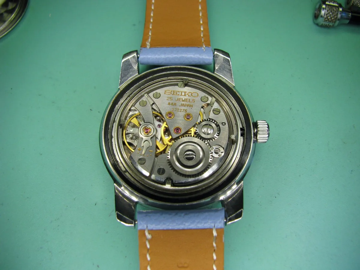 King Seiko 44-9990 showing case and dial details