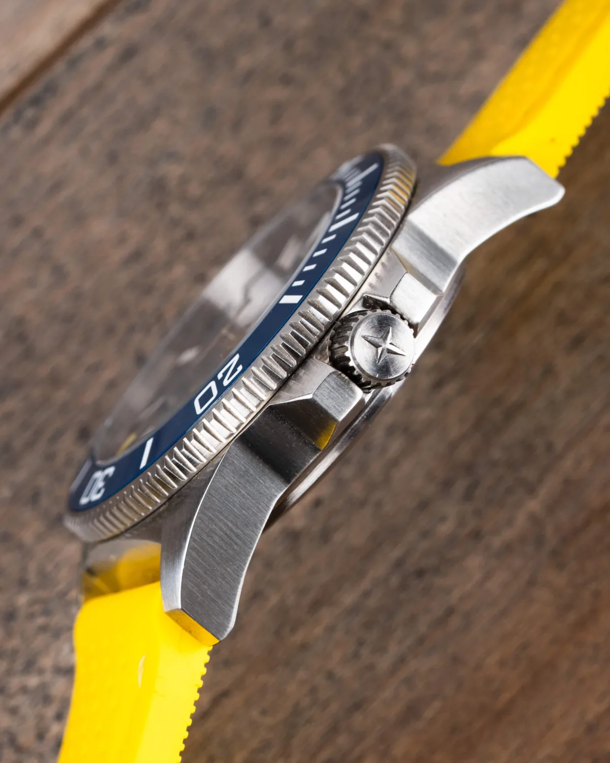 Close-up of Davosa Argonautic 39 ceramic bezel