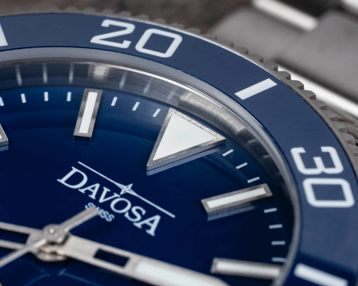 Dial of Davosa Argonautic 39 with blue color and indices