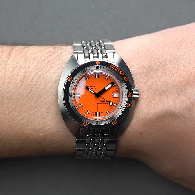 Doxa Sub 300T bracelet and case detail