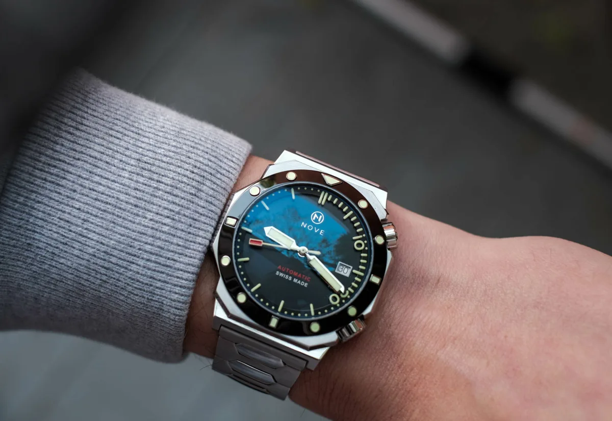 Nove Marine M001-07 design features