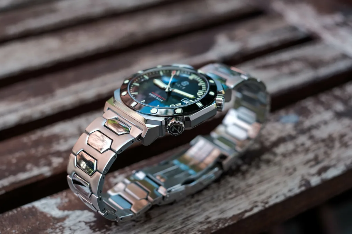 Nove Marine M001-07 bezel close-up