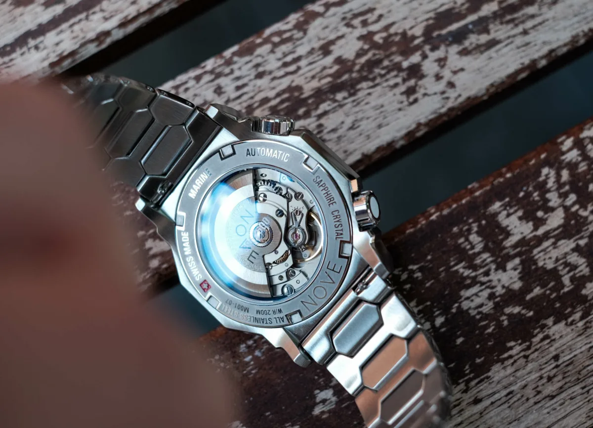 Sellita SW200 movement in Nove Marine M001-07