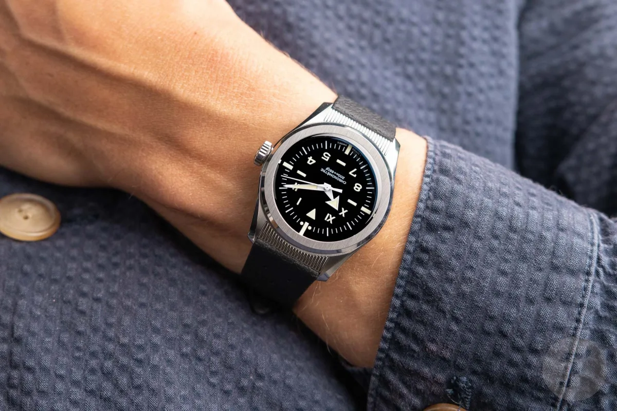 Close-up of Soprod M100 movement in Serica 6190 M.S.L.