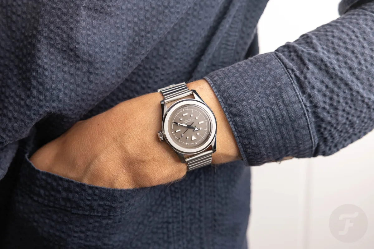 Serica 6190 M.S.L. on wrist with Bonklip bracelet