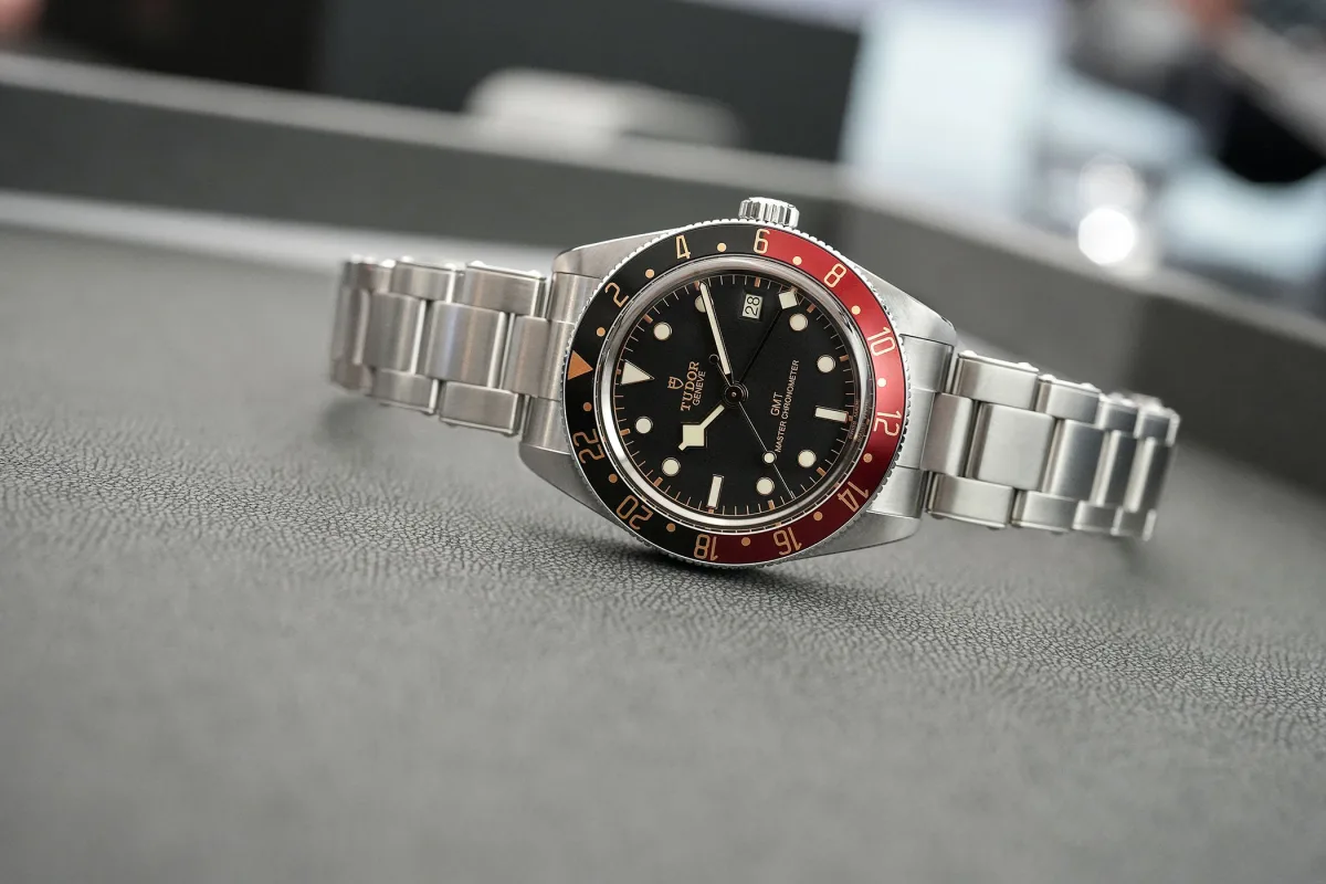 Side view of Tudor Black Bay 58 GMT case