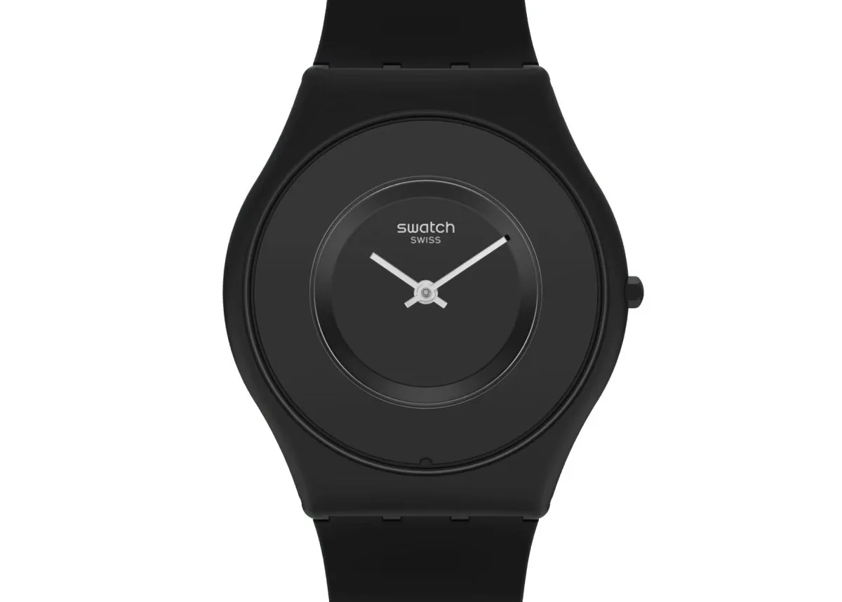 Swatch Skin Classic Caricia Negra minimalist watch