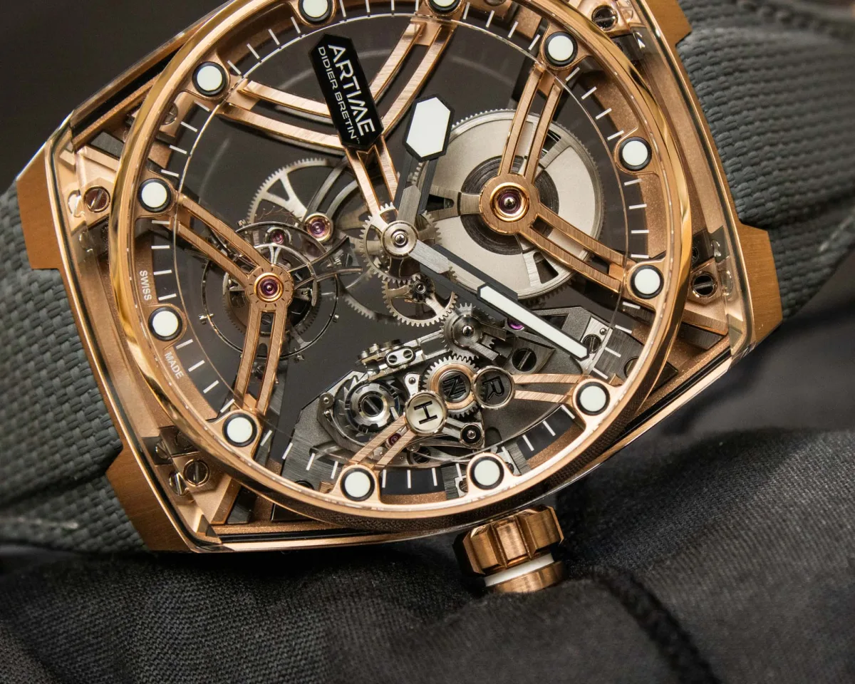 Artime ART01-5N with rubber strap