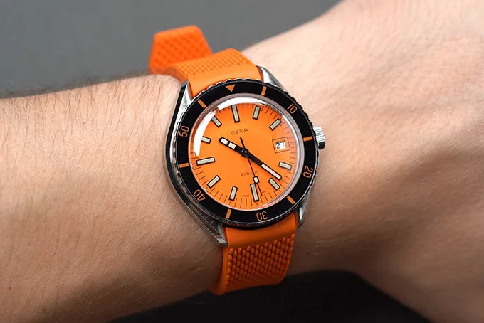 Doxa Sub 200 Professional design and bracelet