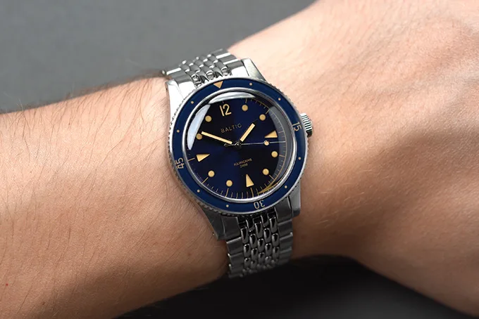 Baltic Aquascaphe Classic Blue Gilt movement and features