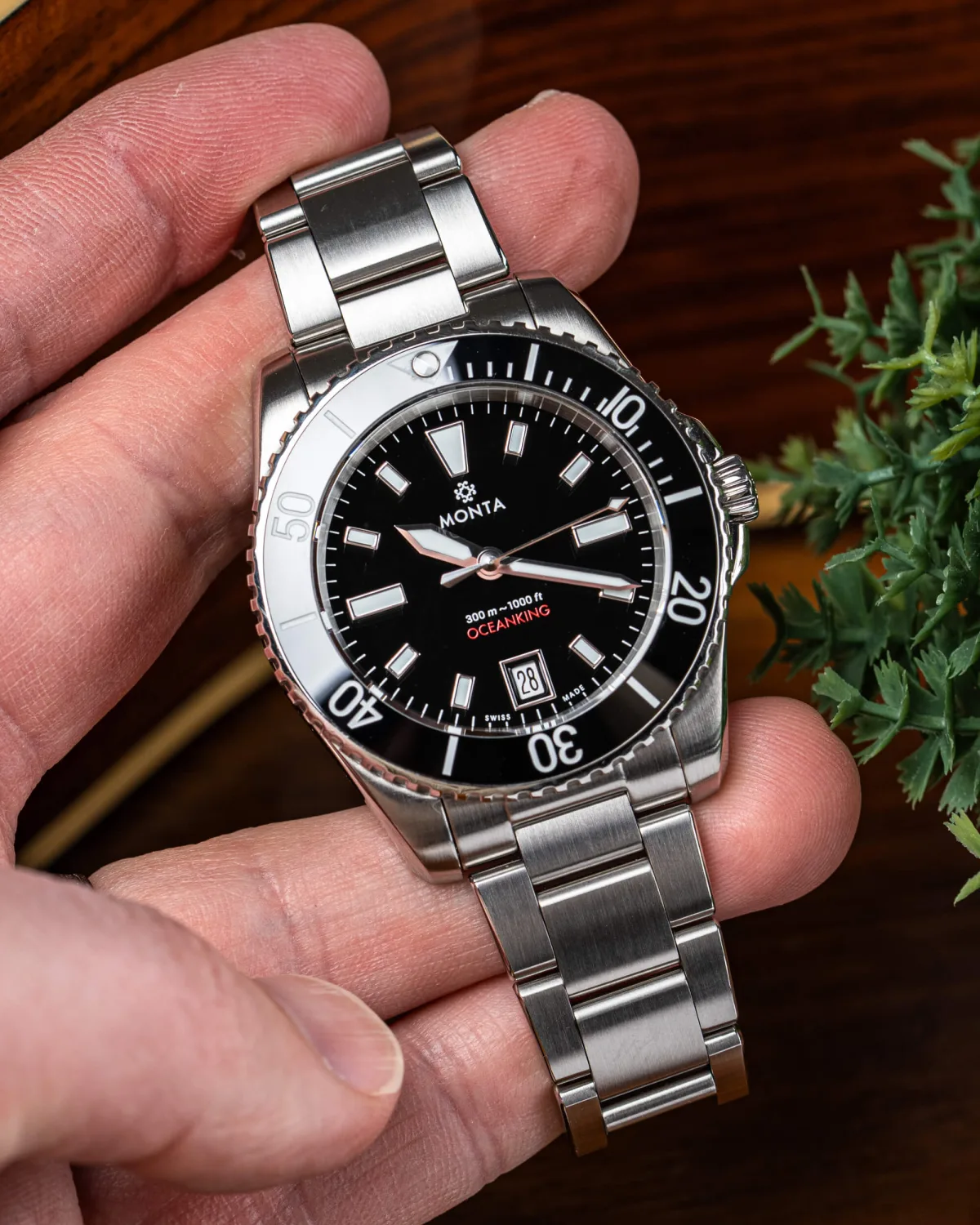Monta Oceanking's dial with enlarged indices