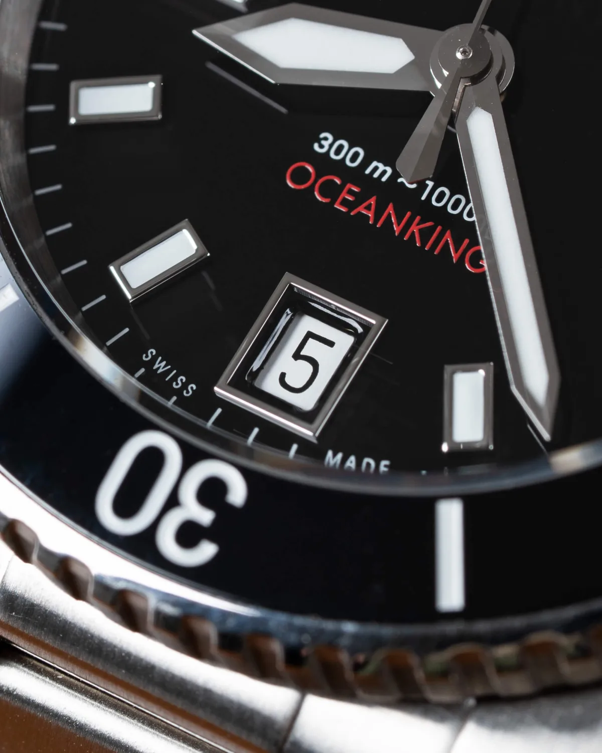 Oceanking's luminescent hands and indices