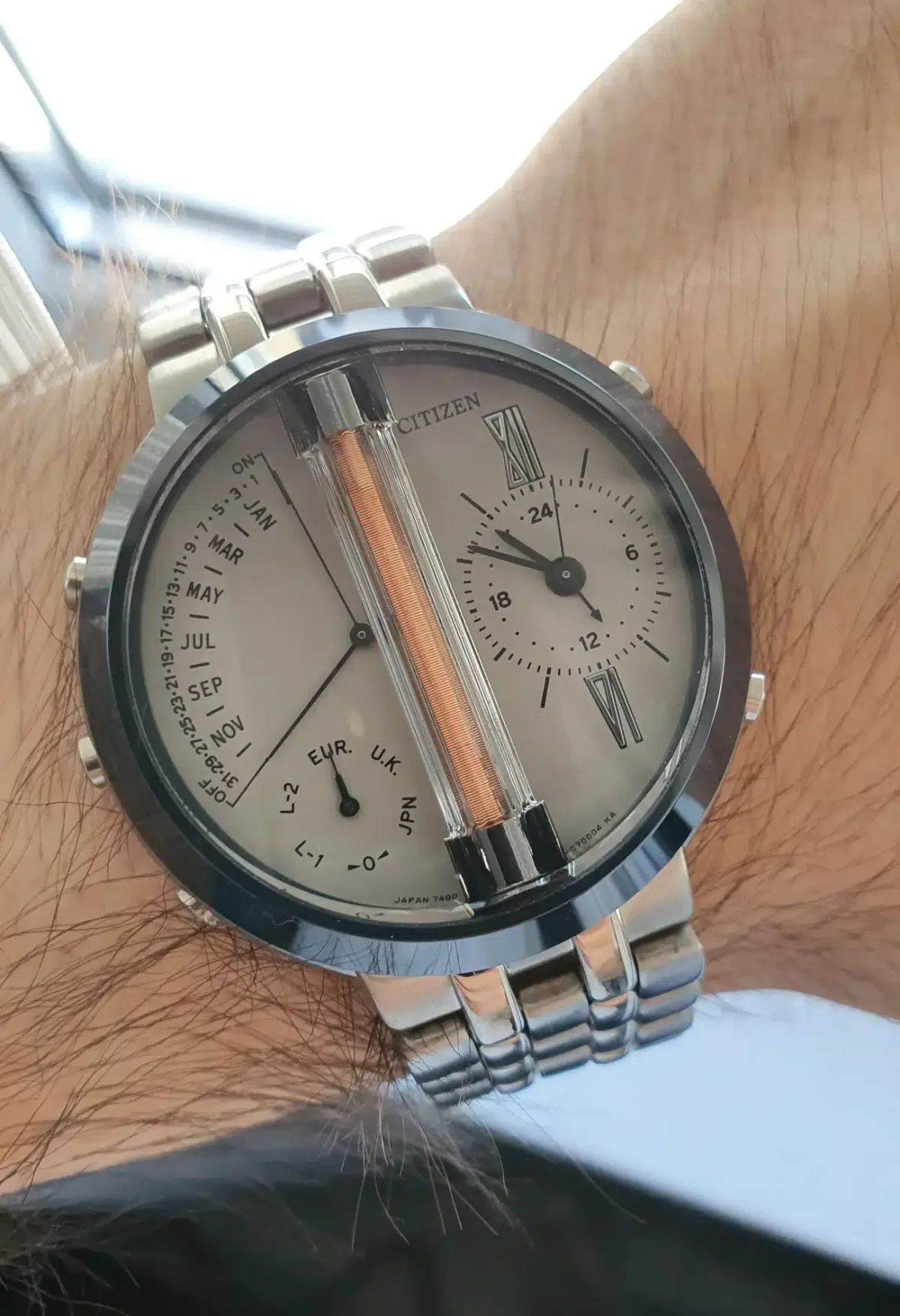 Citizen 7400 model, first radio-controlled watch