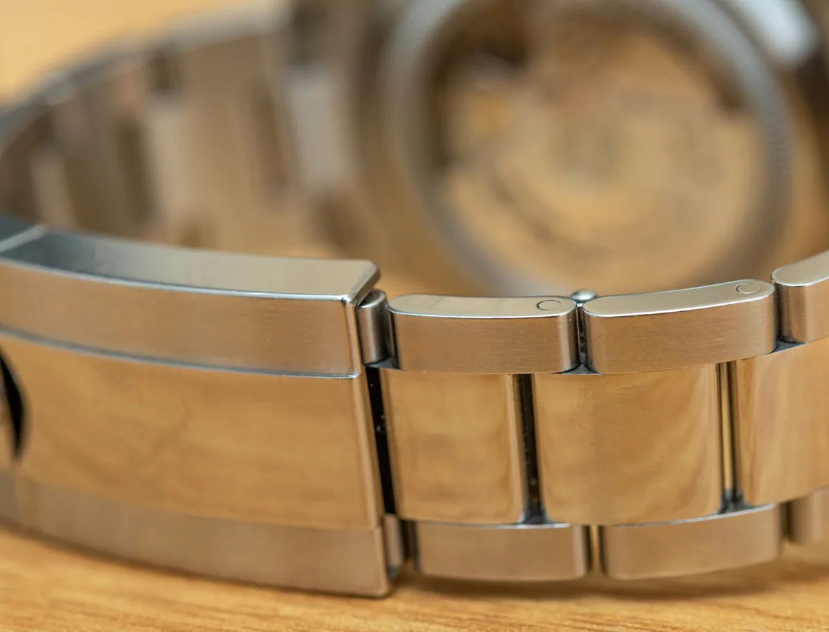 Comparison of Zenith and Rolex bracelets
