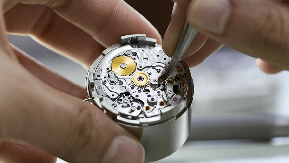 Rolex service maintenance