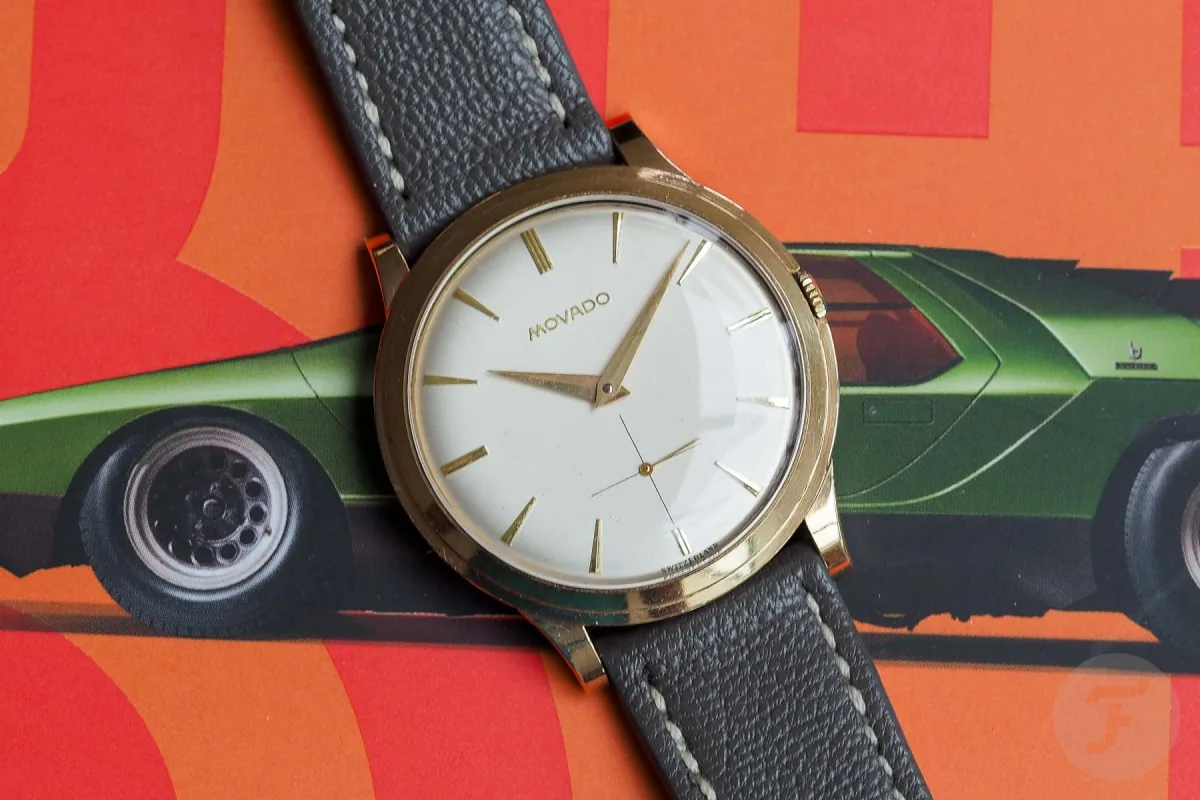Patek Philippe 2552 Calatrava watch with a gold case