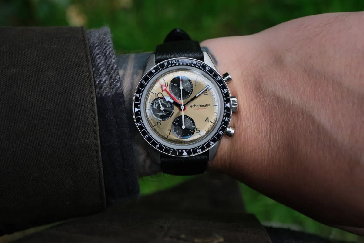Echo/Neutra Cortina 1956 Chrono GMT watch with black dial and red accents