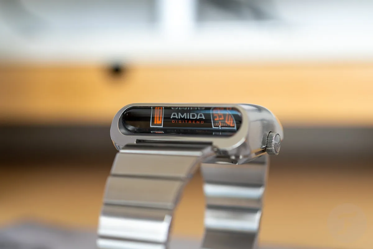 Case back of Amida Digitrend with Take-off Edition display