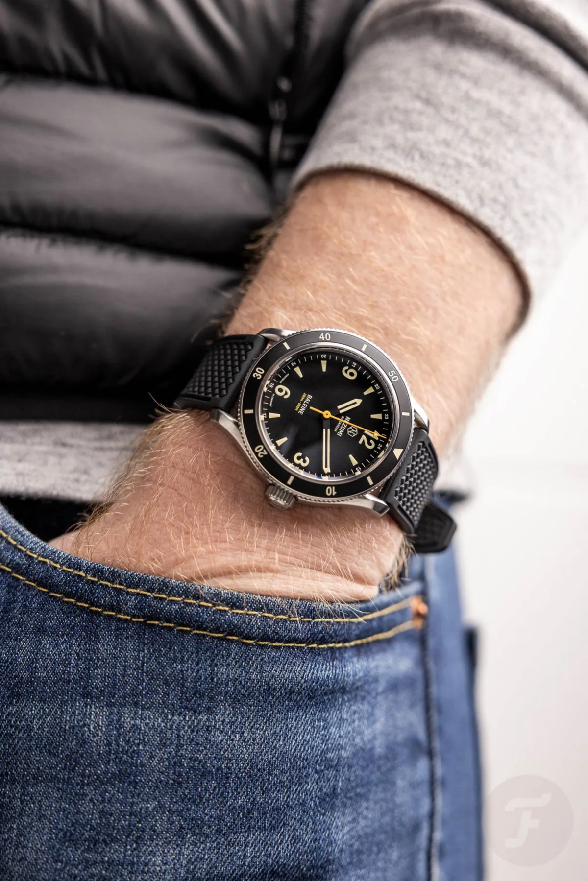 Nezumi Baleine with blue dial and bezel