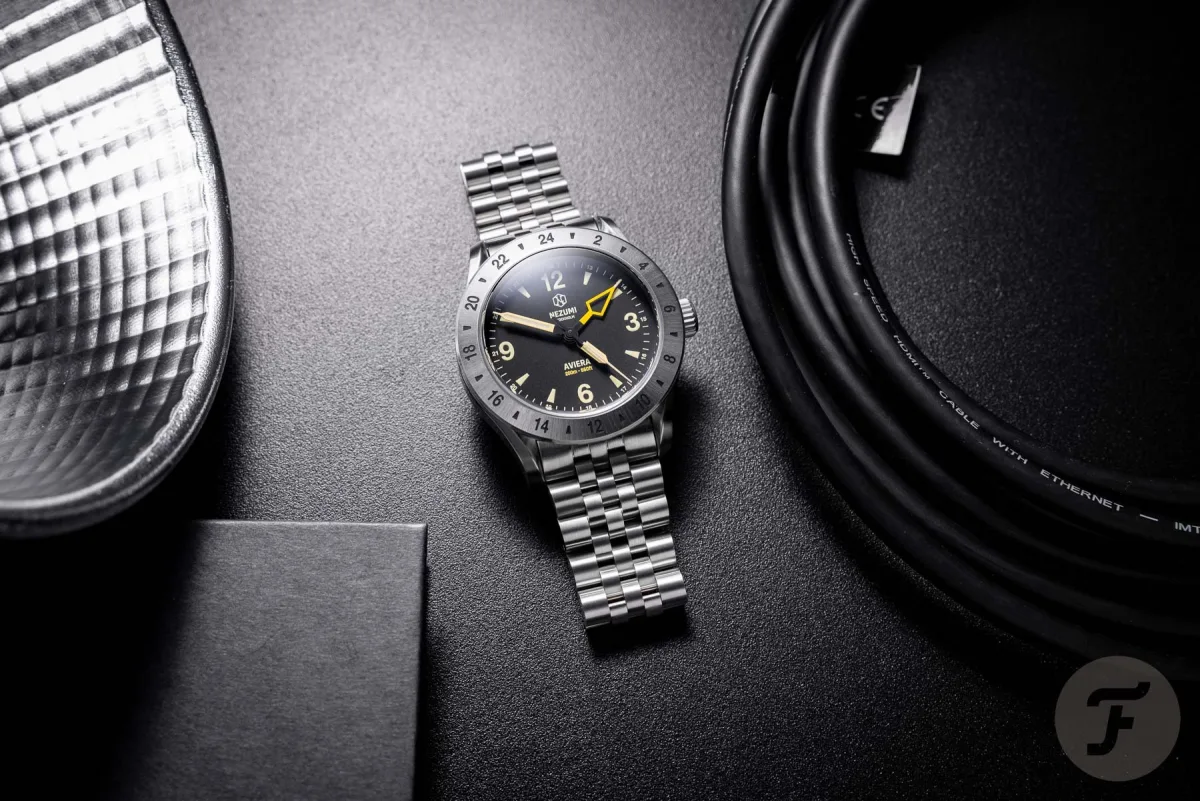 Nezumi Baleine on the wrist