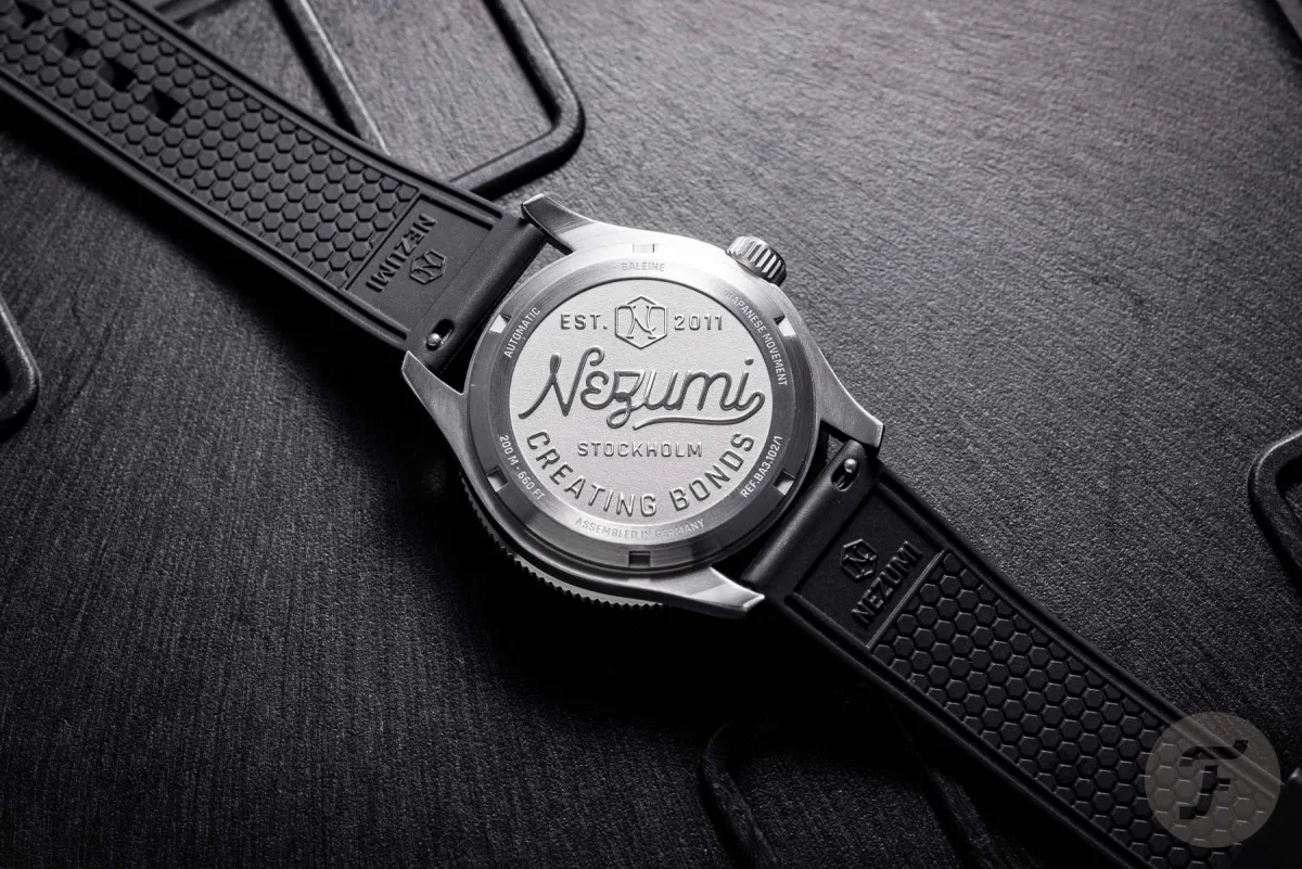 Nezumi Baleine watch face details