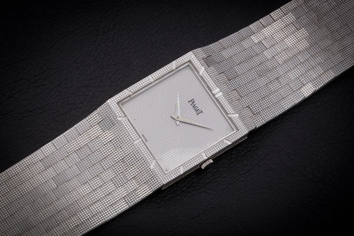 Piaget ref. 935 gold texture detail