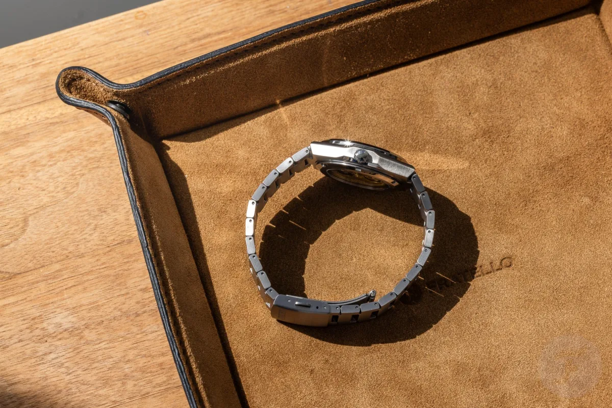 Side view of Citizen Super Titanium case with polished bezel