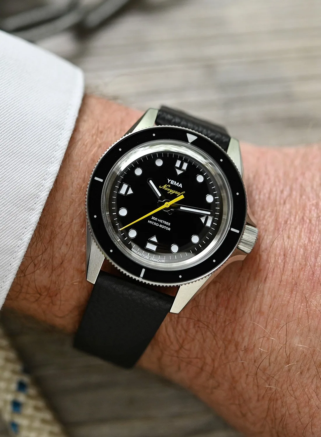 Yema Navygraf Slim CMM.20 case and bezel detail