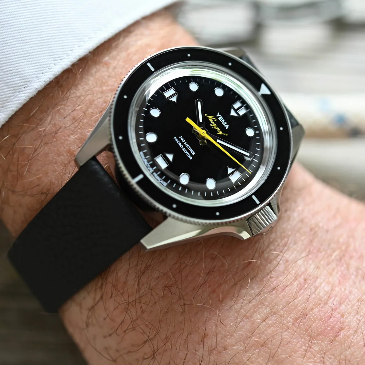 Yema Navygraf Slim CMM.20 movement and back view