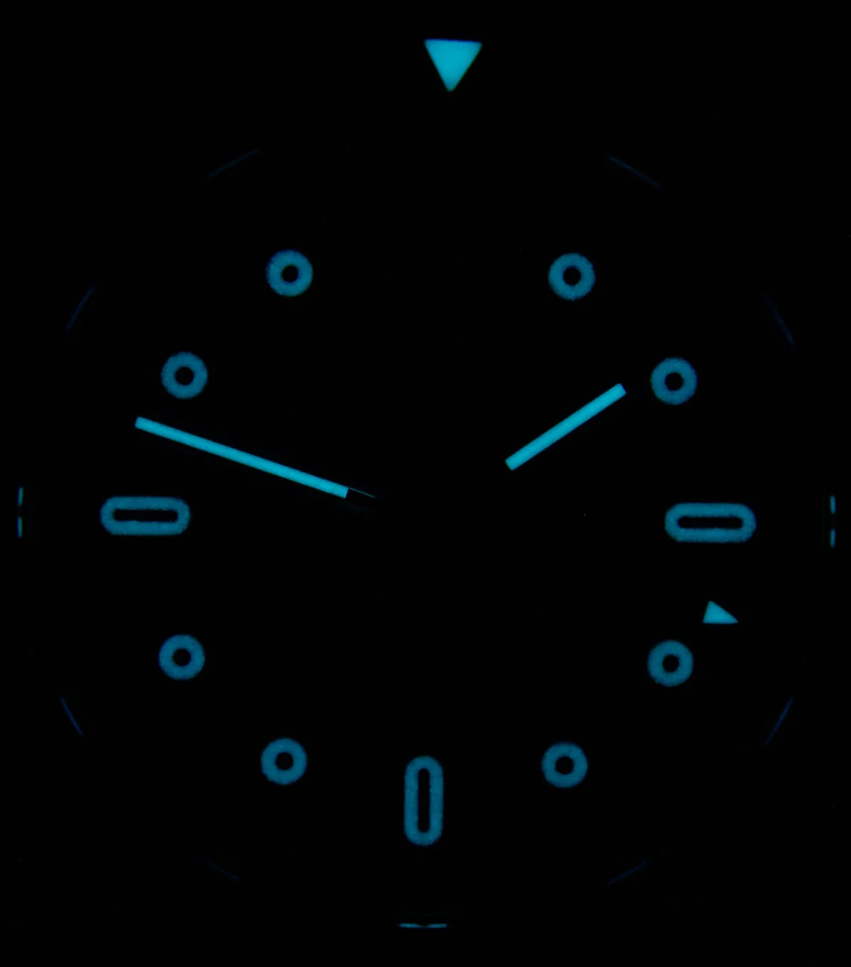 Close-up of Peren Regia X watch dial