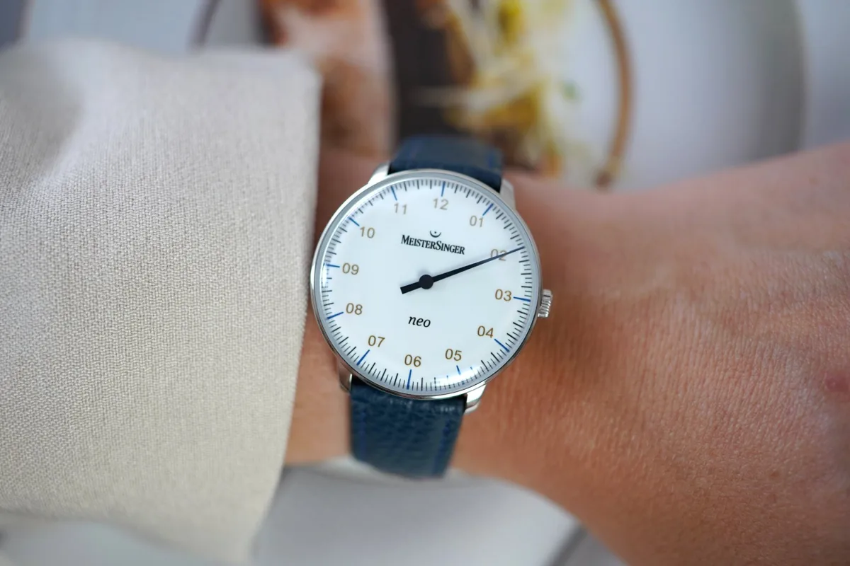 MeisterSinger Neo watch with ivory-colored dial