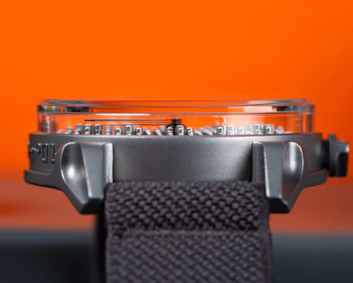 Front view of Kollokium Projekt 01 watch dial