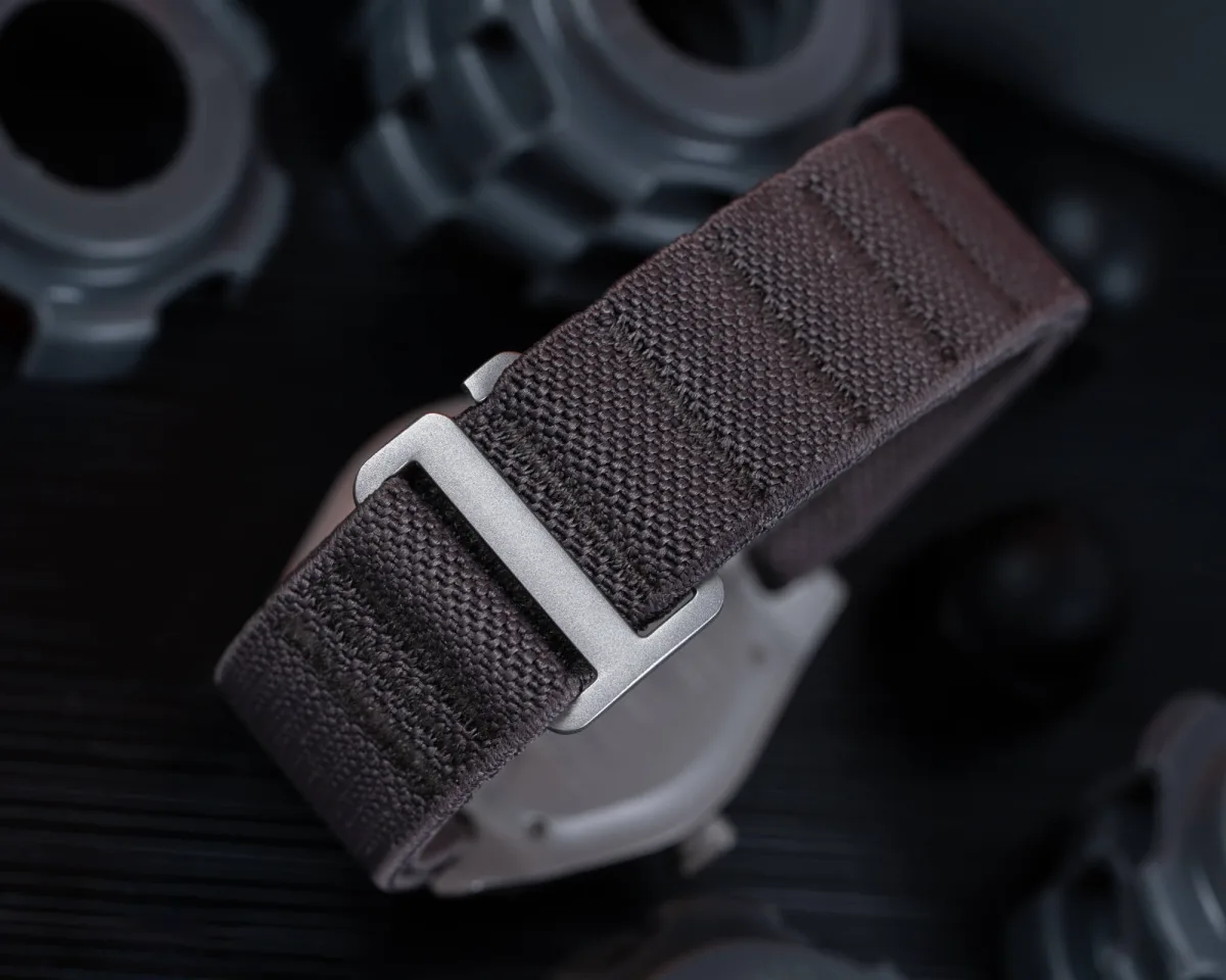 Kollokium Projekt 01 watch on wrist