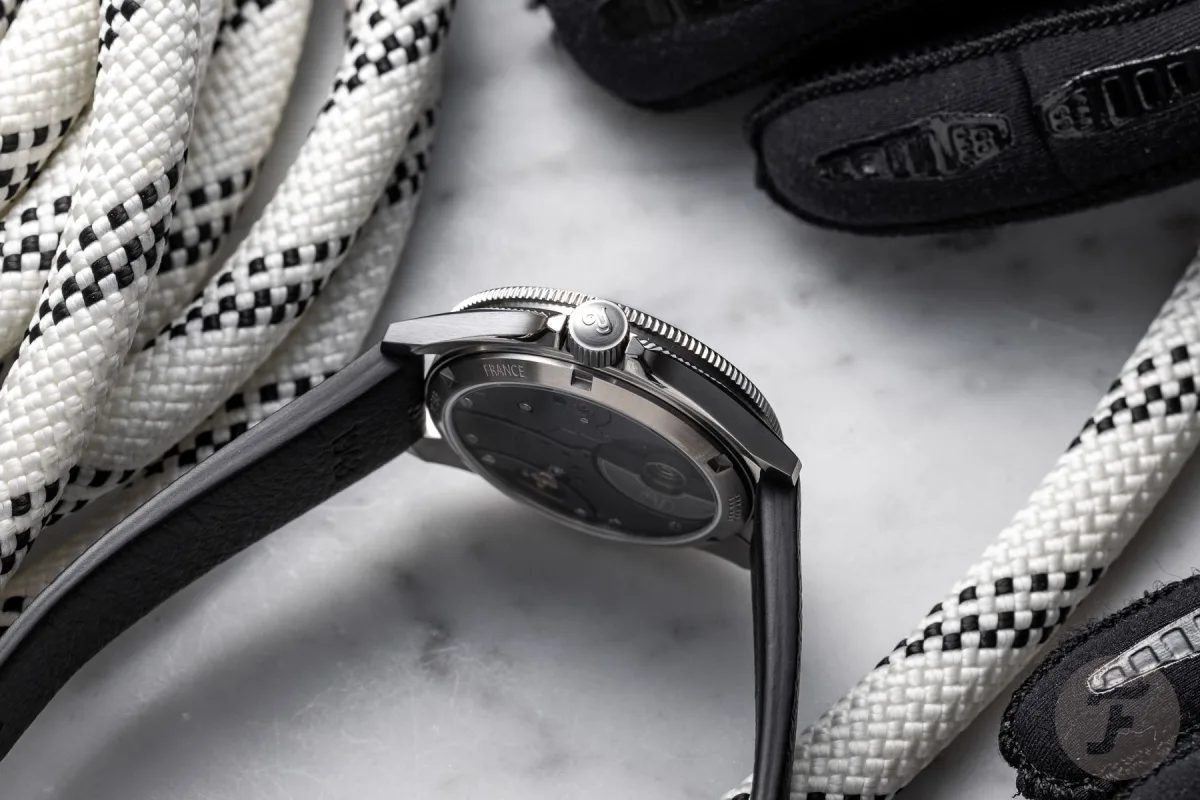Navygraf Slim CMM.20 bezel detail