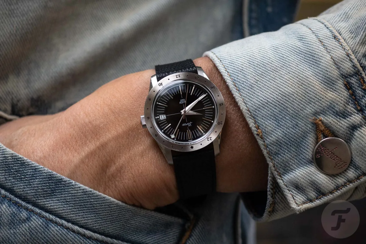 Seiko SPB453 dive watch in side view