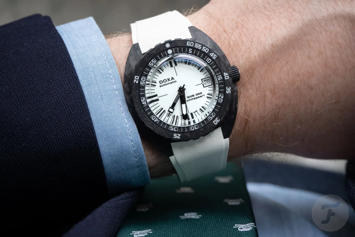 Doxa Sub 300 Carbon Whitepearl dial detail