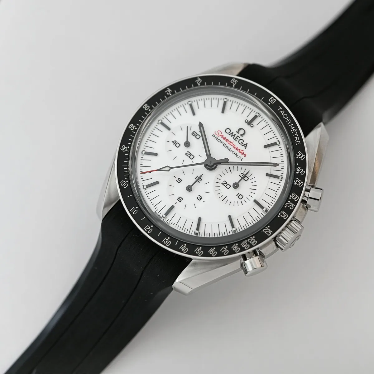 White lacquered dial of Speedmaster Moonwatch