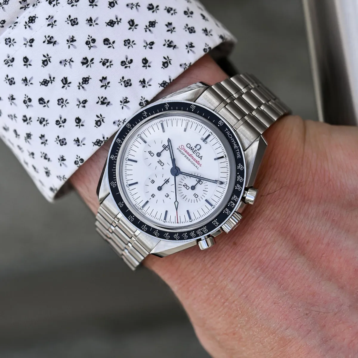 Steel bracelet of Omega Speedmaster Moonwatch