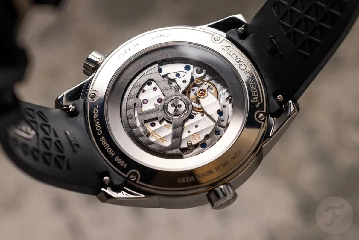 Side view of Jaeger-LeCoultre Polaris Geographic case and crown