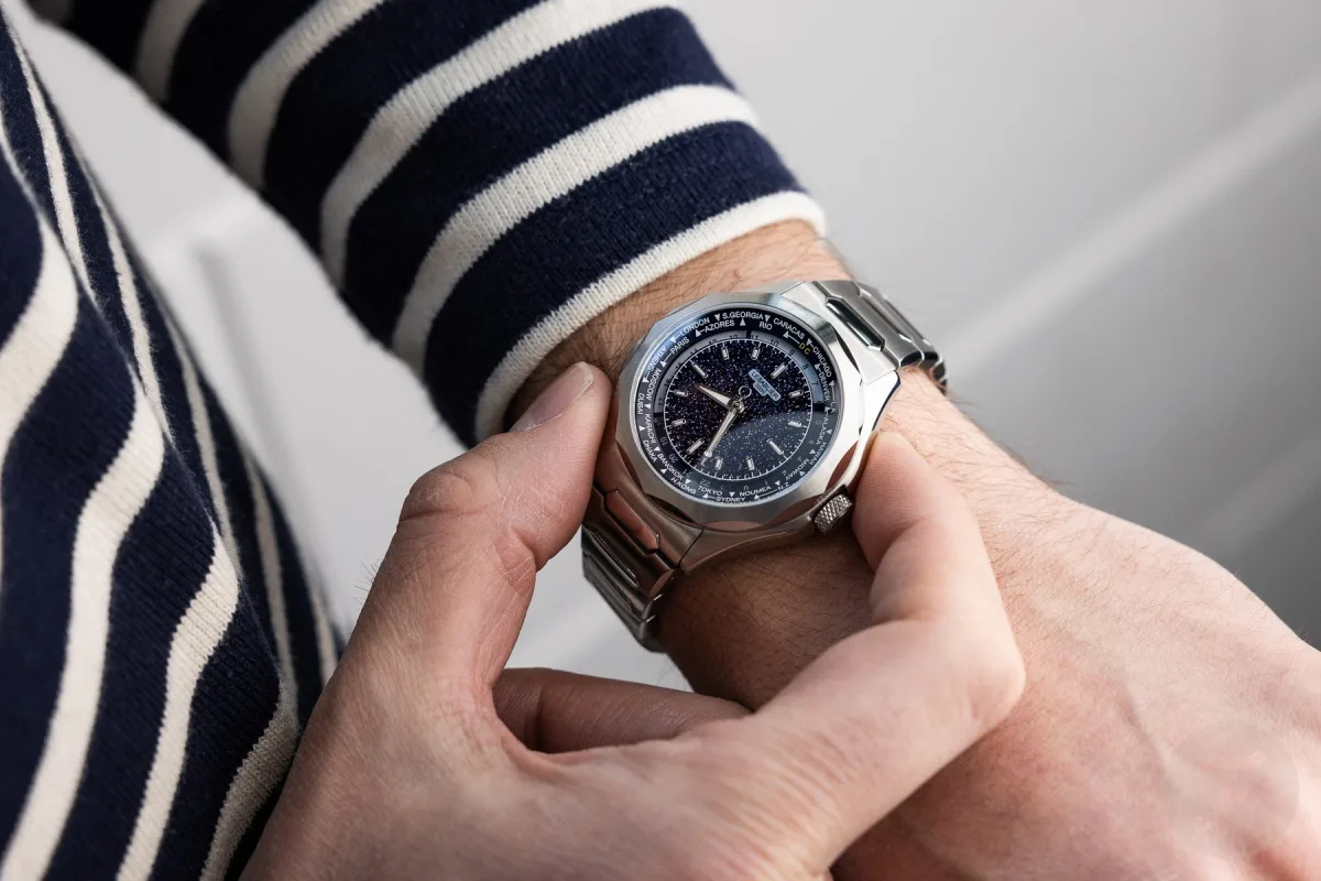 Lesablier LS-04 Travelgraph lume in darkness