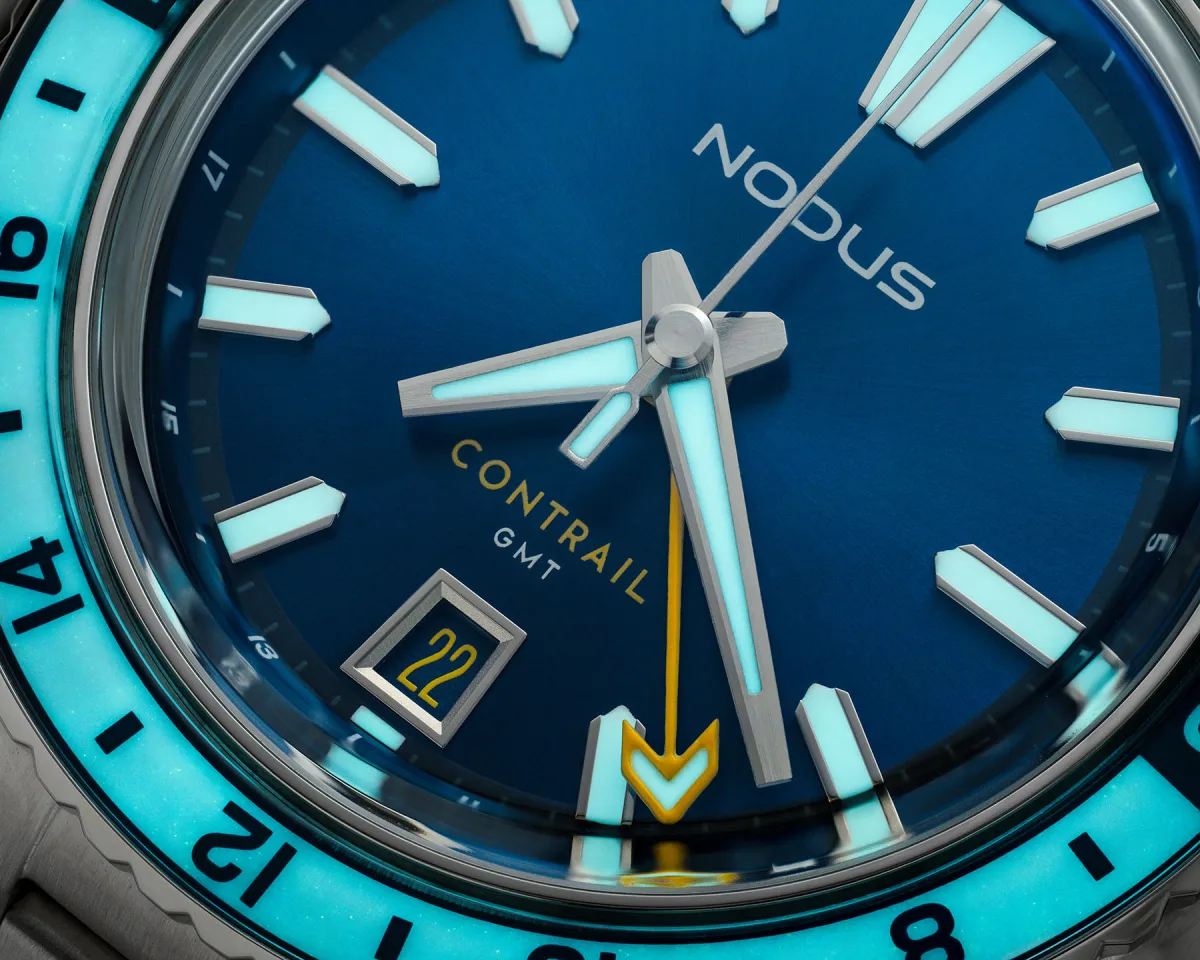 Nodus Contrail GMT date and GMT hand details